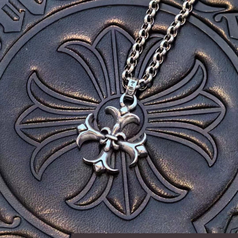 Ch**me He**ts necklaces
